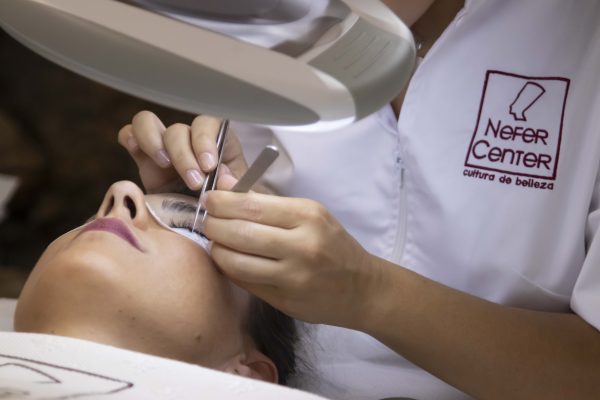 Curso de Extensiones de Pestañas de Seda